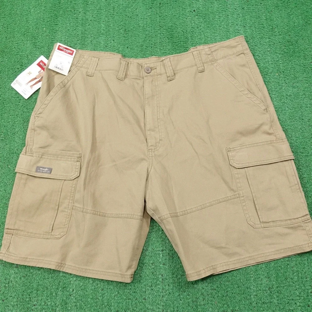 New! Wrangler Shorts‎ Mens 44 Beige Cargo Relaxed Fit Stretch Pockets 10 Inseam